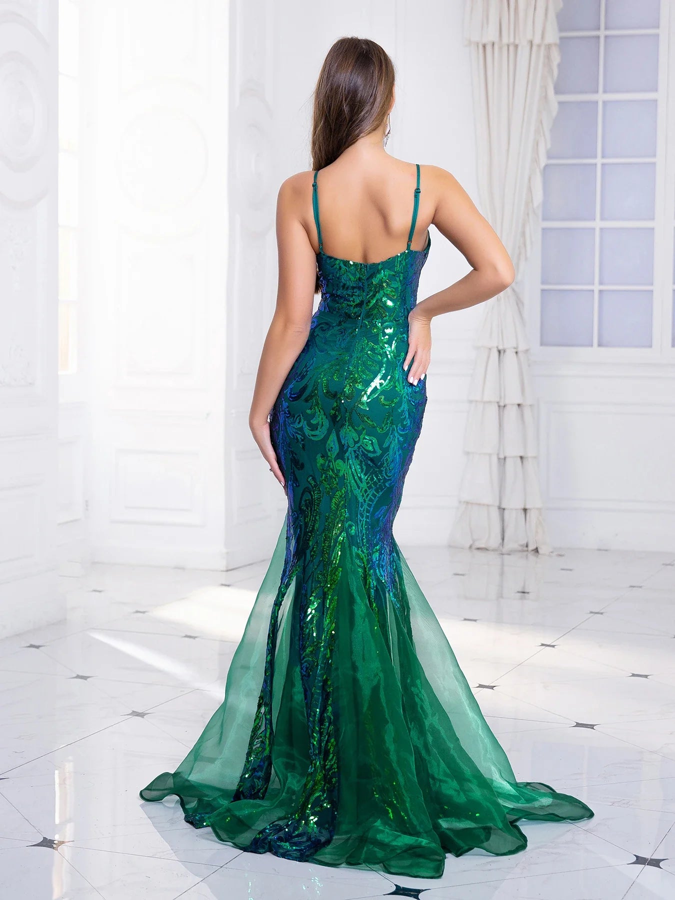 Elegant Green Mermaid Evening Gown with Plunging Neckline and Sheer Train