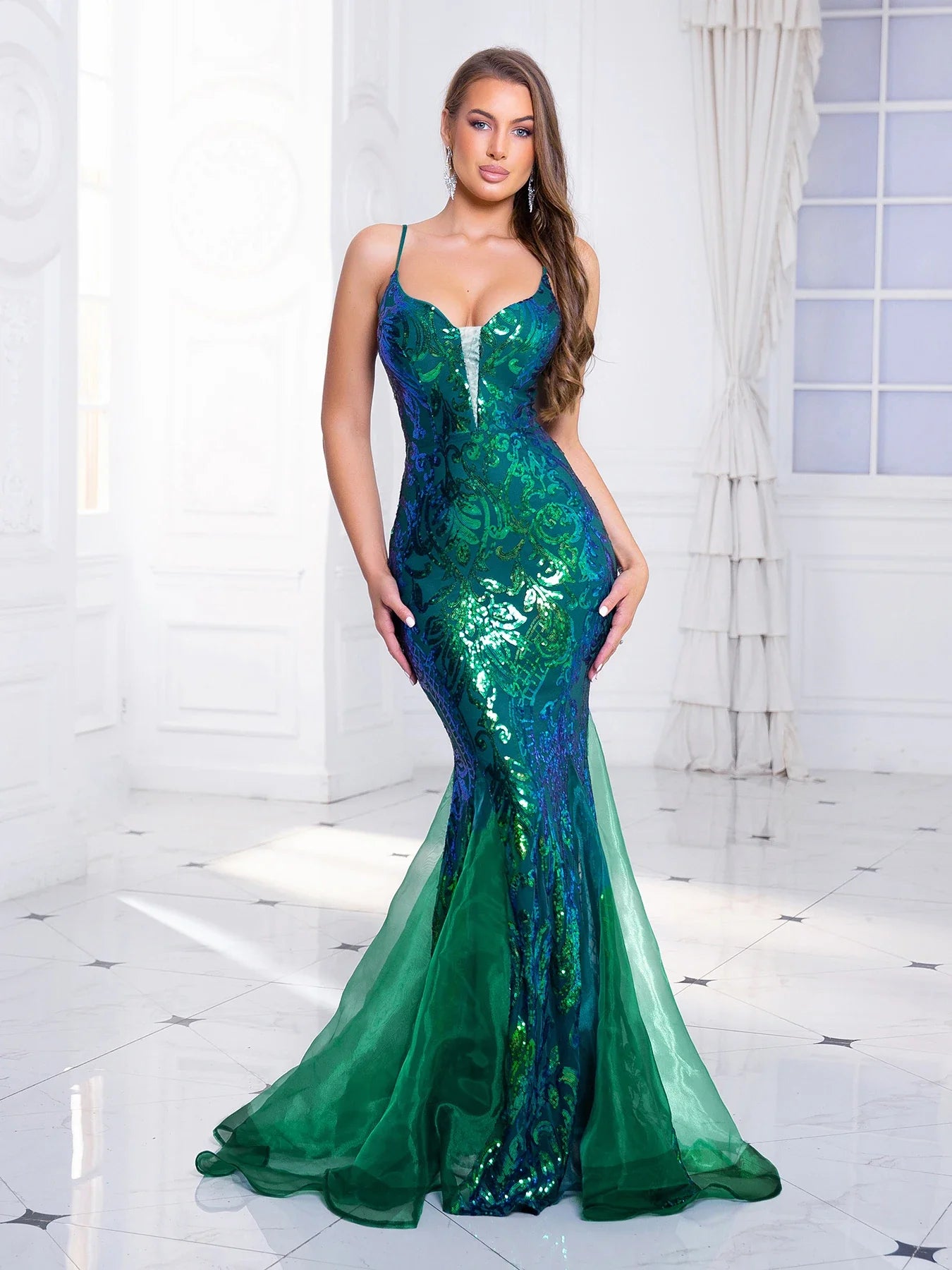 Elegant Green Mermaid Evening Gown with Plunging Neckline and Sheer Train
