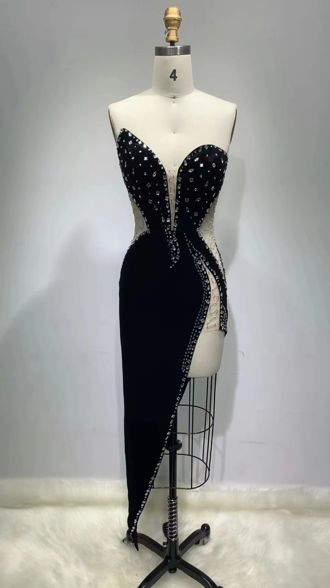 Elegant Black Crystal Bodycon Velvet Dress